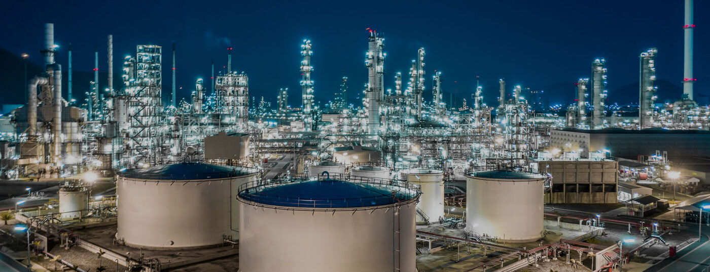 Chiếu sáng an toàn chống cháy nổ cho nhà máy lọc dầu bằng hệ thống đèn DoctorLED